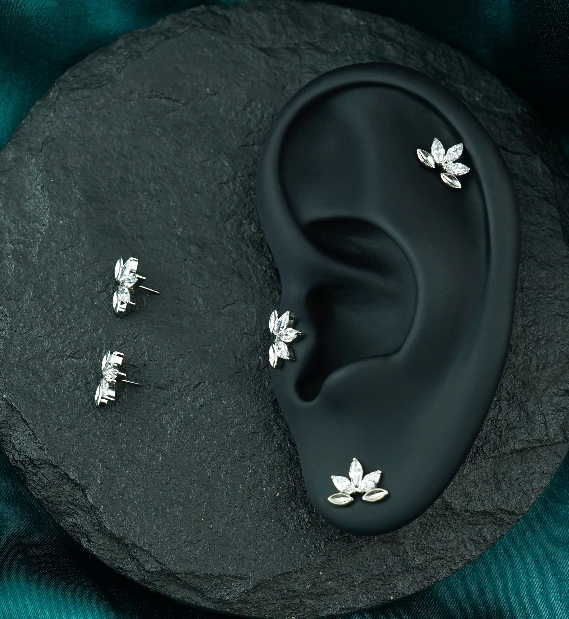 Water Lily Clear CZ Titanium Threadless Top - Image 2